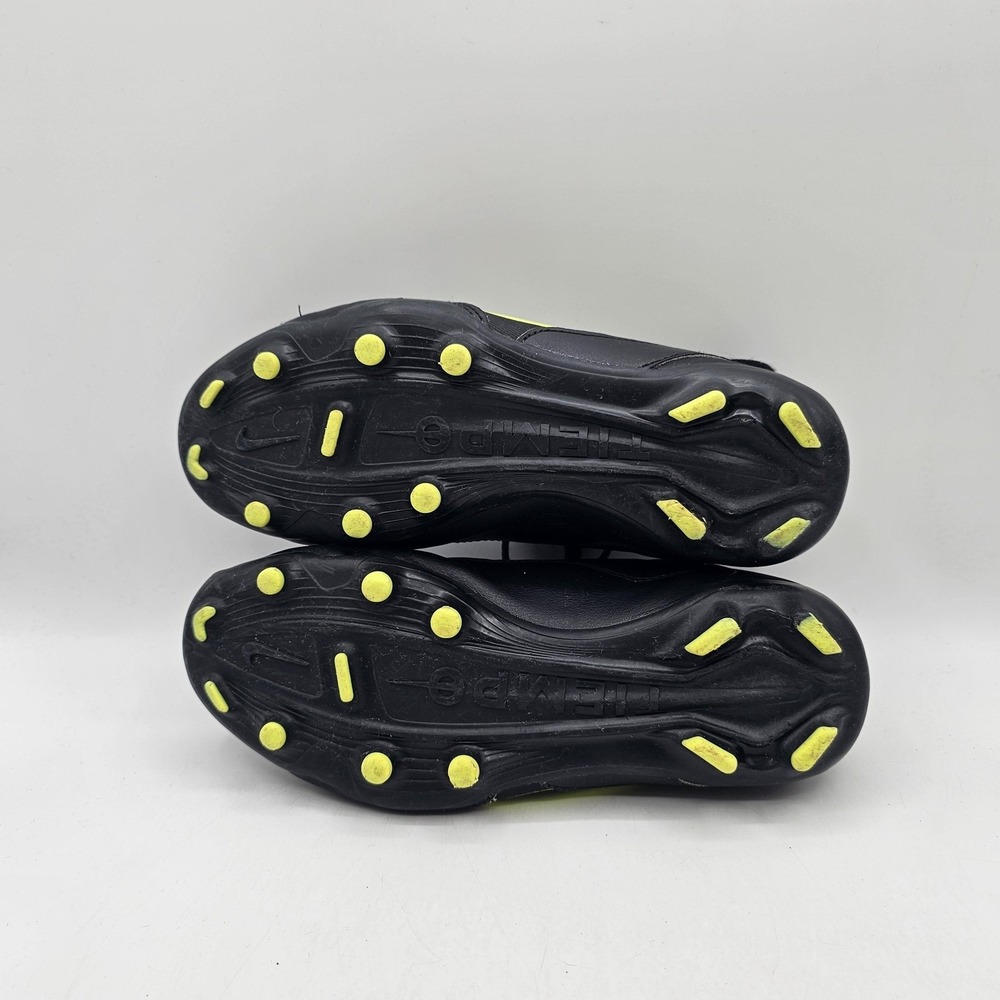 Nike Tiempo Soccer Cleats Shoes Youth Size 5.5Y Black Athletic Spikes DA1331-070 - Picture 7 of 9